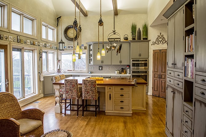 A Brilliant Idea to Remove Kitchen Clutter