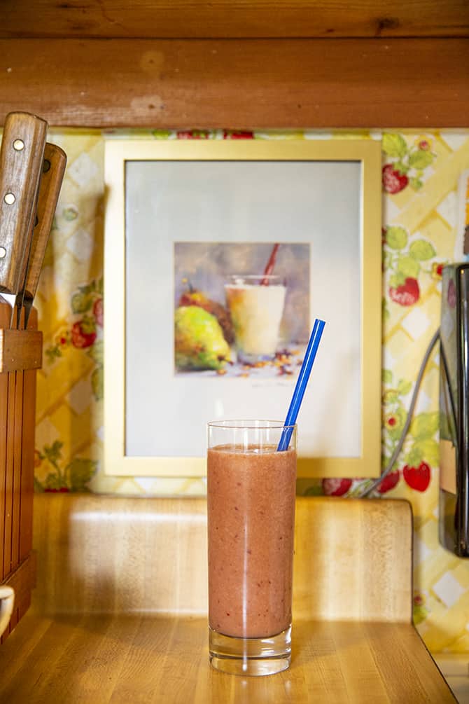 One of Her Favorite Dishes: Salmon + Spinach + Frying pan