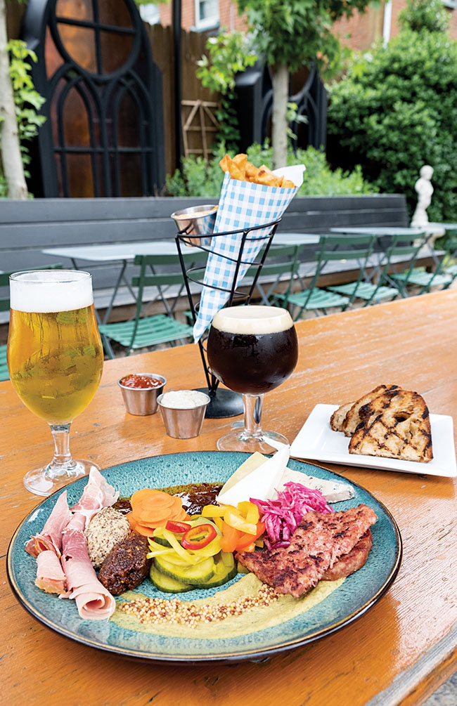 Dining Alfresco in Kentuckiana – Holy Grale