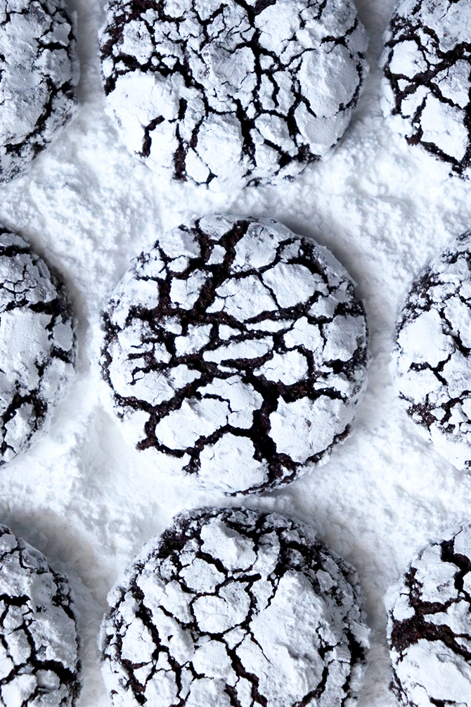 Fond of Lou: Chocolate Pretzel Crinkle Cookies